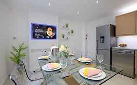 Spacious 4Br City Centre Apartment W/ Free Parking